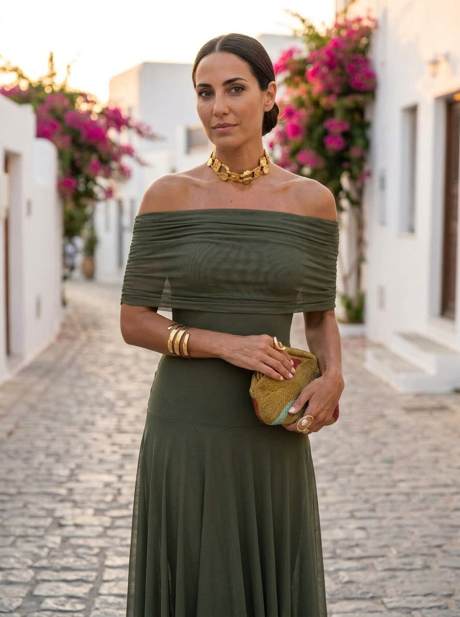 Toledo, vestido largo de tul verde kaki con hombros descubiertos