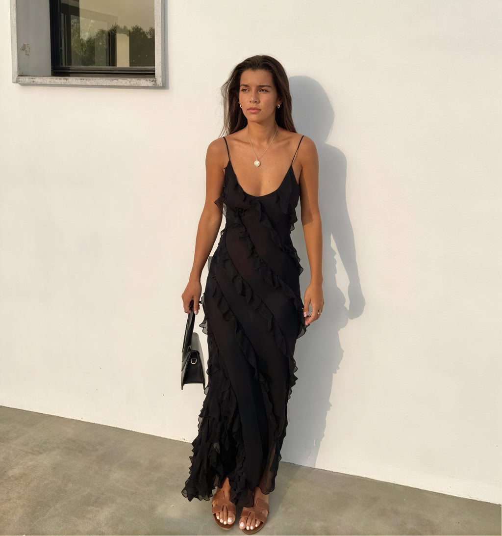 Vestido Maxi – Fluido, Tirantes Finos y Volantes