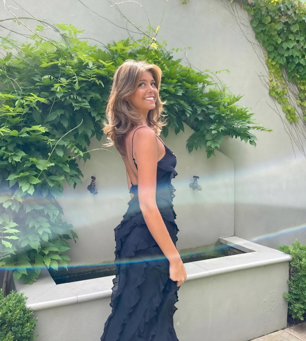 Vestido Maxi – Fluido, Tirantes Finos y Volantes