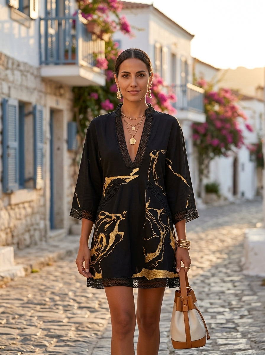 Donatella, mini vestido negro con estampado mármol dorado