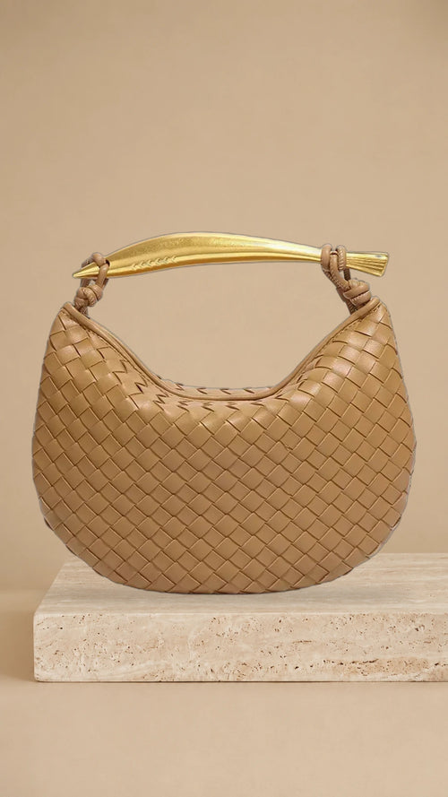 Alejandra – Bolso trenzado con asa dorada