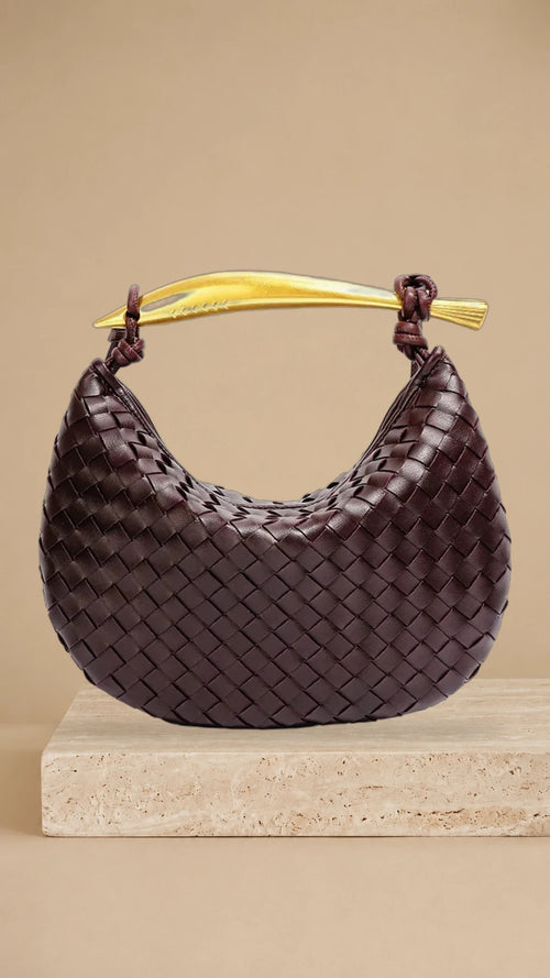 Alejandra – Bolso trenzado con asa dorada