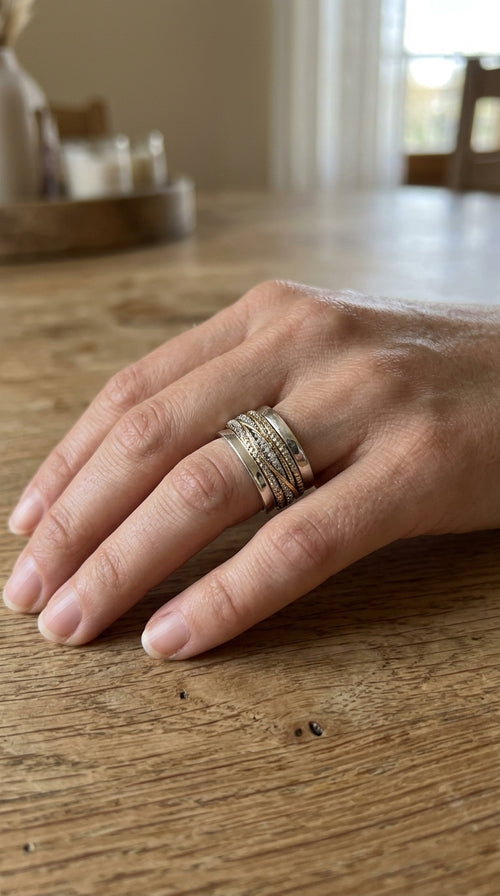 Anillo en plata con hilo dorado