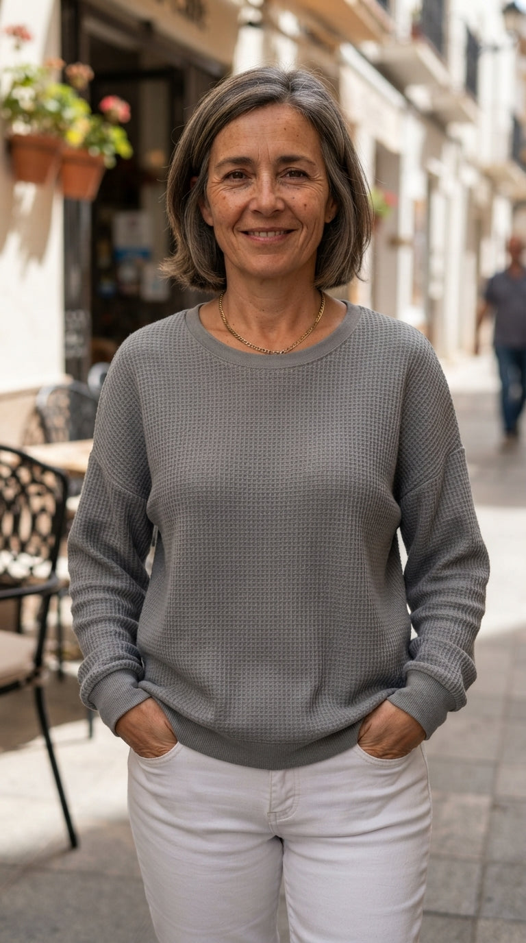 Gloria | Jersey Gofrado de Cuello Redondo - Gris
