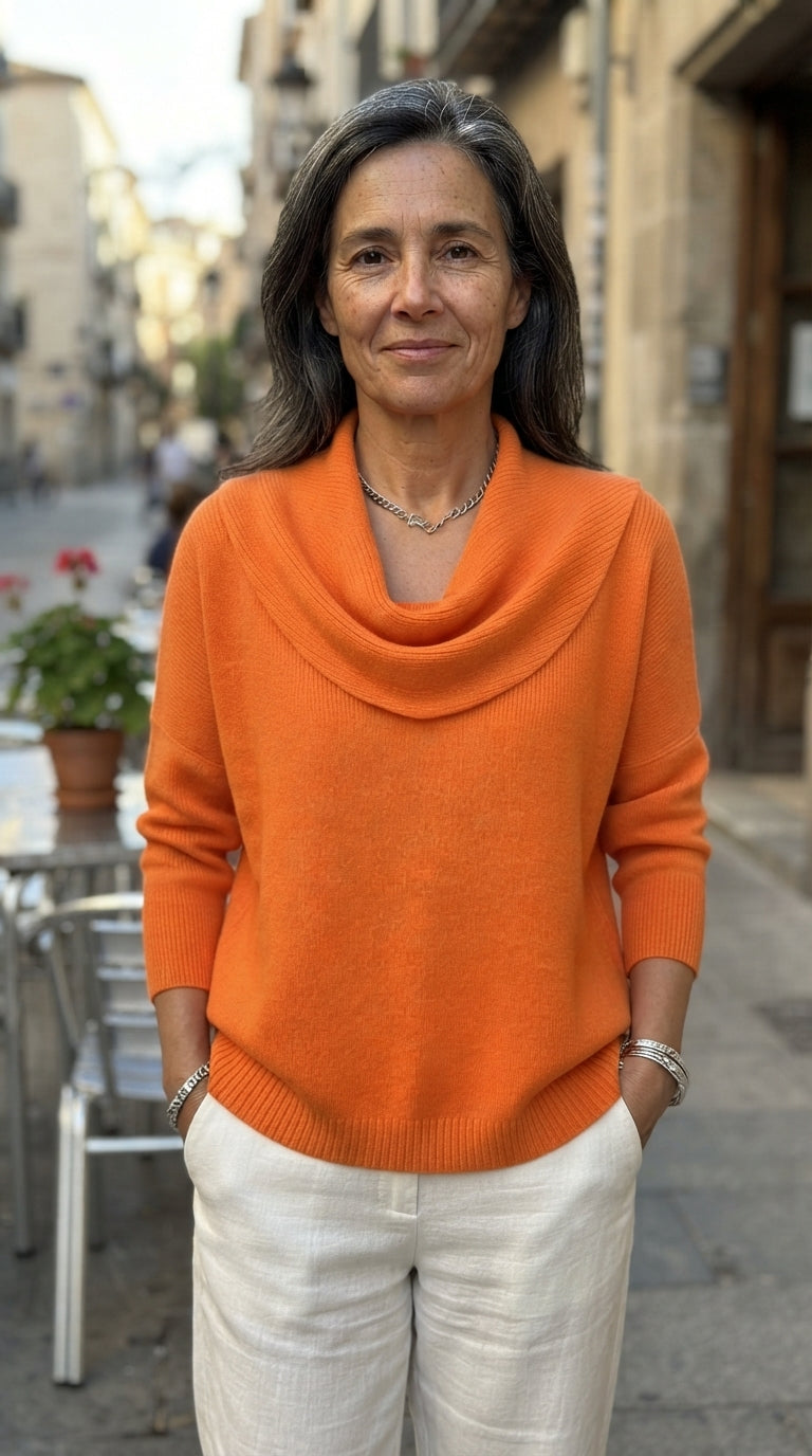 Inés | Jersey Fluido de Cuello Drapeado - Naranja