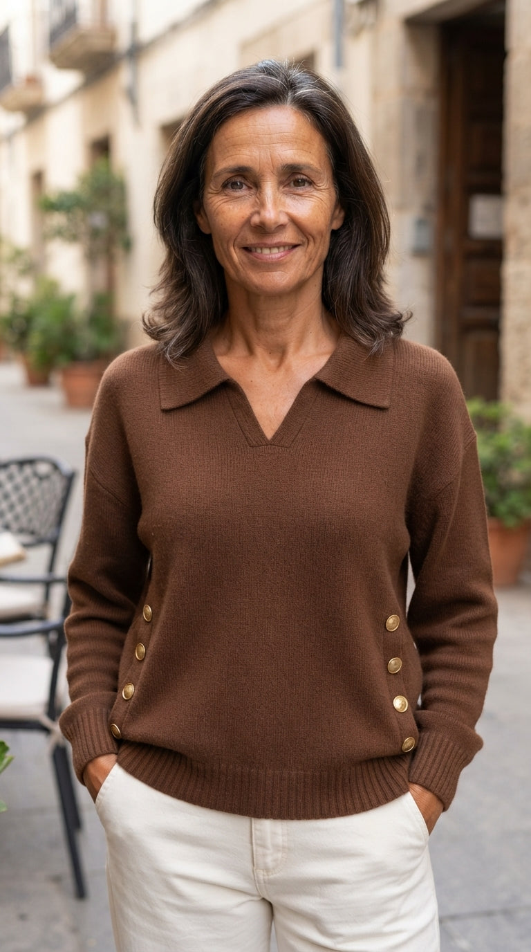 Lorena | Jersey de Cuello Polo con Botones Dorados - Marrón