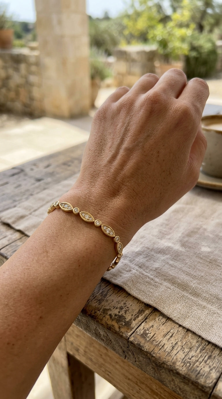 Pulsera elegante en oro con circonita