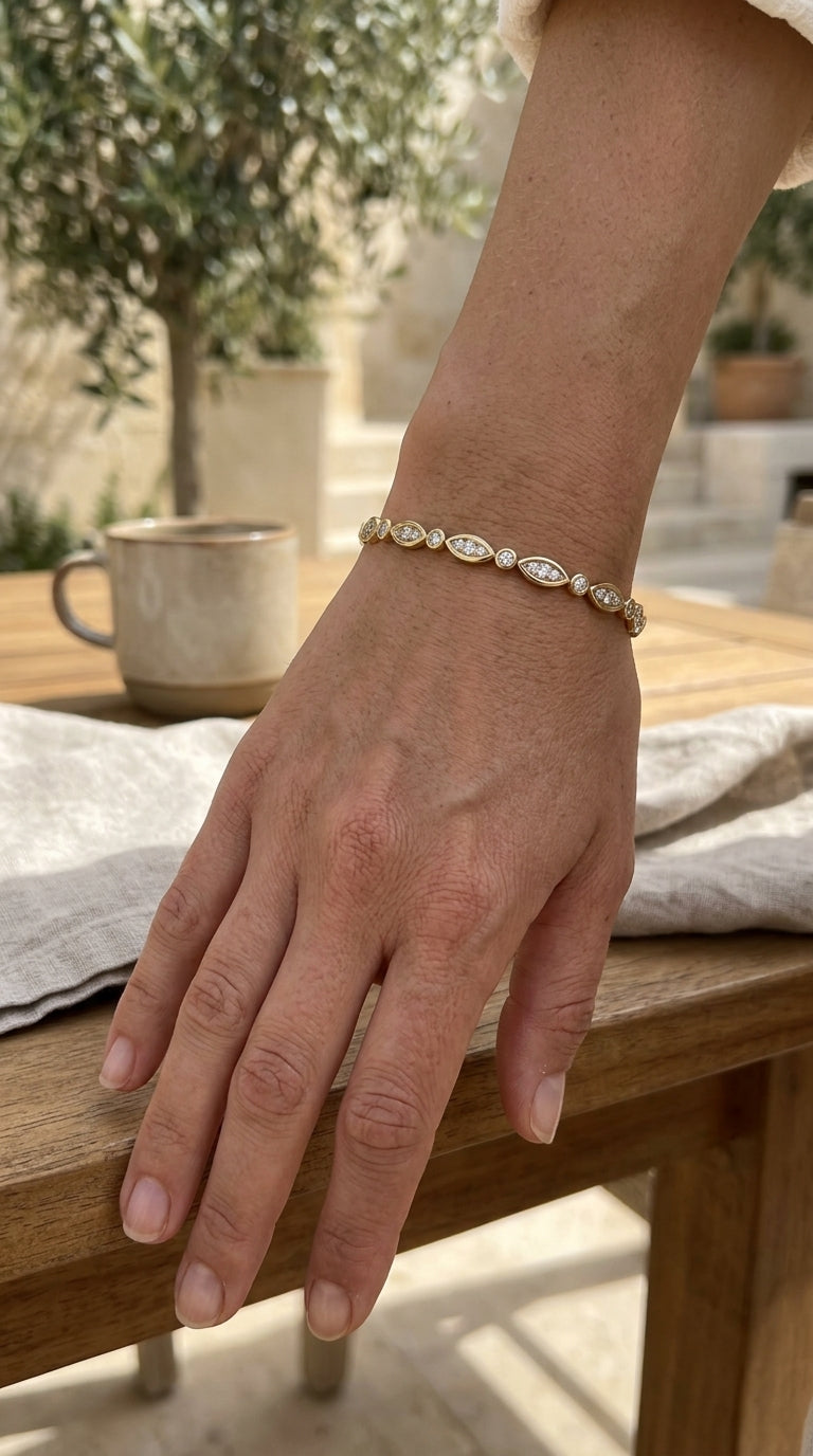 Pulsera elegante en oro con circonita