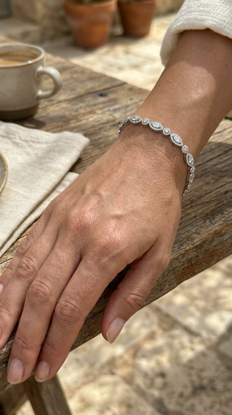 Pulsera elegante en oro con circonita