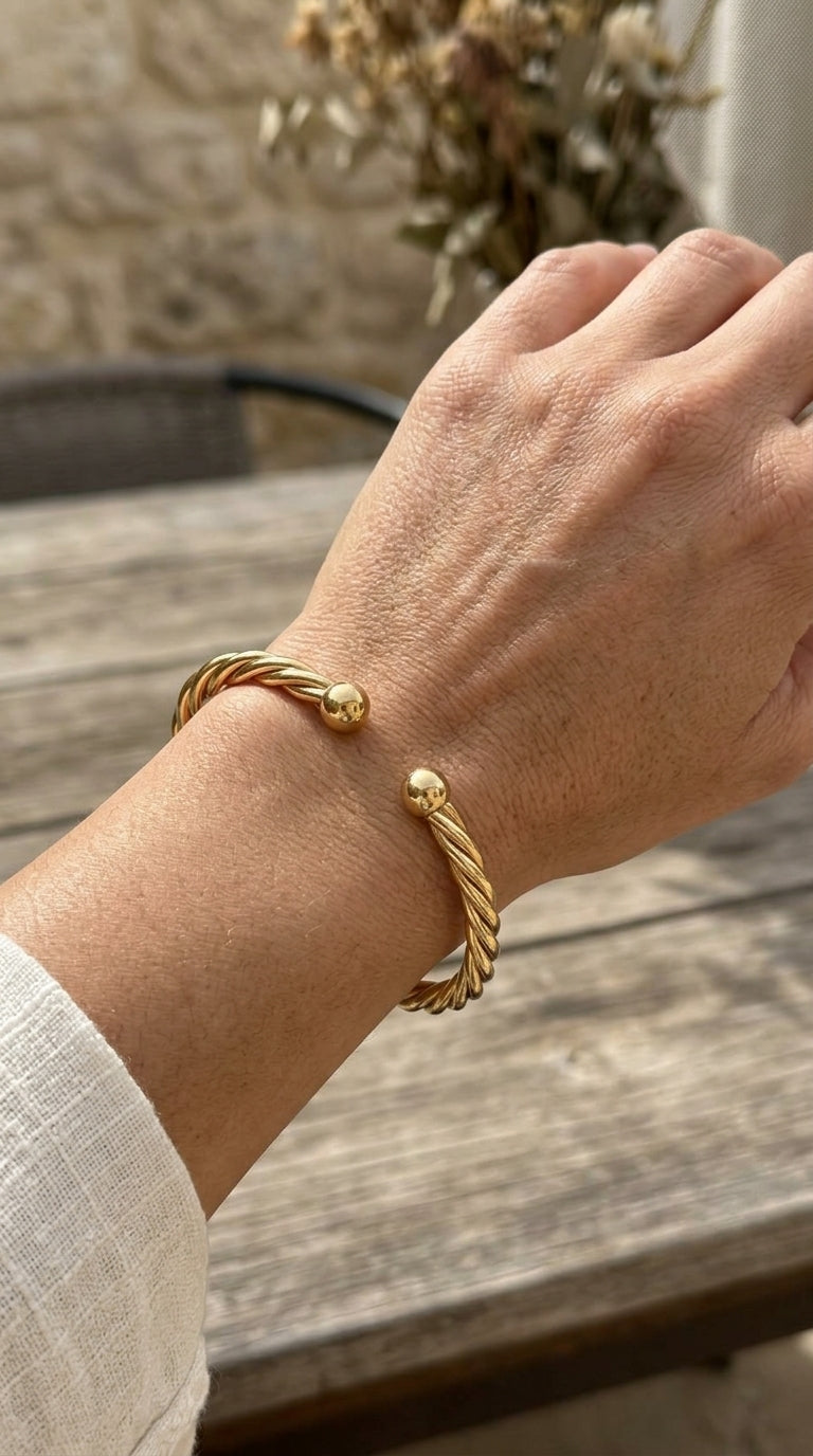 Pulsera elegante en oro