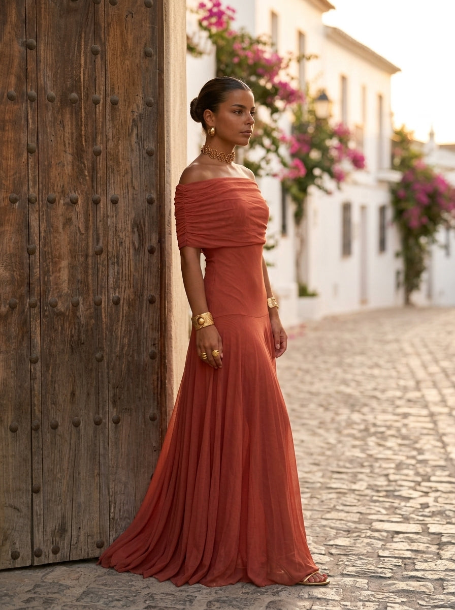 Toledo, vestido largo de tul rojo coral con hombros descubiertos