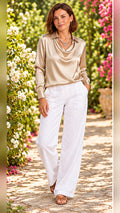 silvia, modelo C en jardín, formato 9:16, vista 1